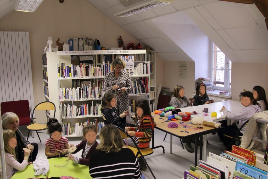 Médiathèque Atelier Bricolo Mes beaux bracelets vite faits 2018